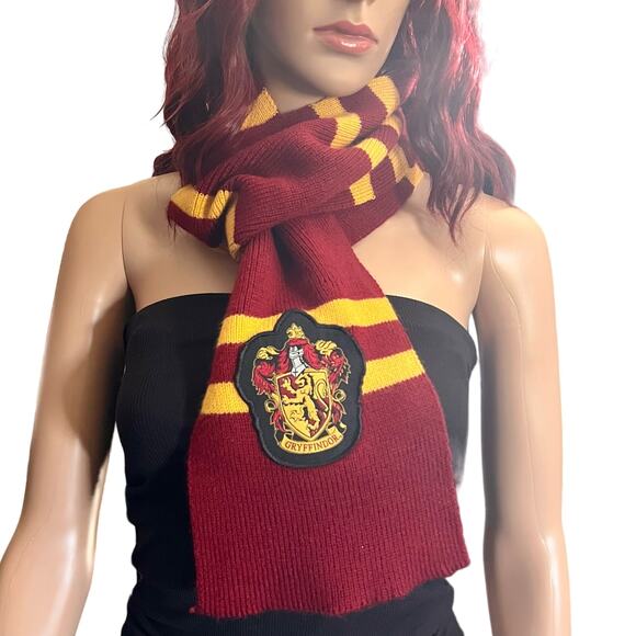 Harry Potter Gryffindor Knit Scarf Hogwarts House Crest Patch One Size - Picture 5 of 5